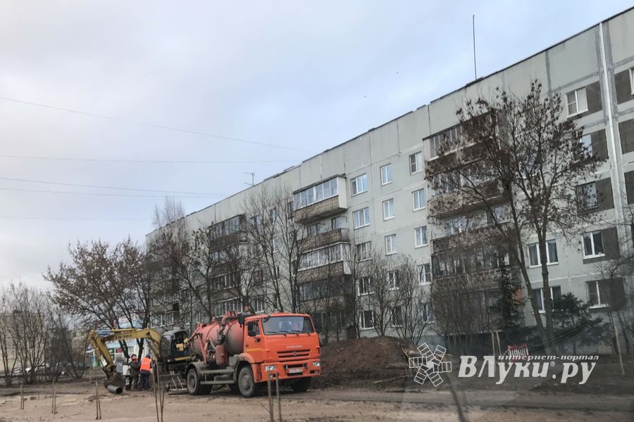 На улице Гражданской устраняют аварию в водоводе (ФОТО)