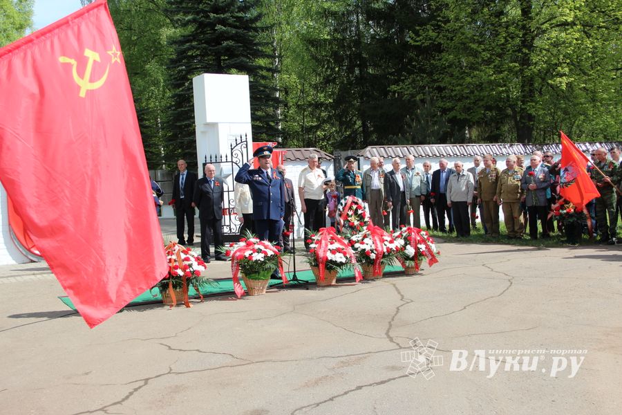 В Великих Луках прошел торжественный митинг в честь 9 мая (ФОТО)
