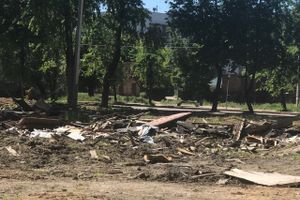 В Великих Луках снесенные дома превращаются в свалки (ФОТО)