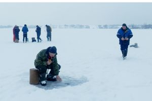 В Великолукском районе состоялся выезд общества слепых на зимнюю рыбалку (фото)