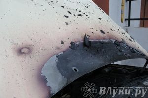 В Великих Луках полностью выгорела Ауди 100 (фото)