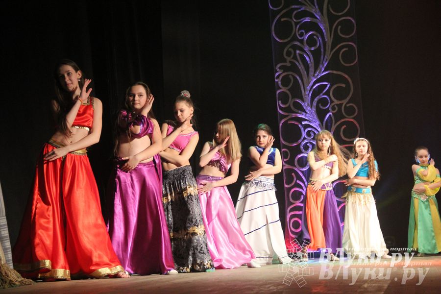  В ДК им. Ленина состоялся отчетный концерт студии восточного танца «Восточные сладости» (фото)