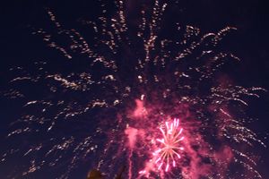 Праздничный салют в честь Дня города