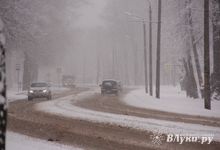 В Великих Луках снегопад и «день жестянщика» (фото)