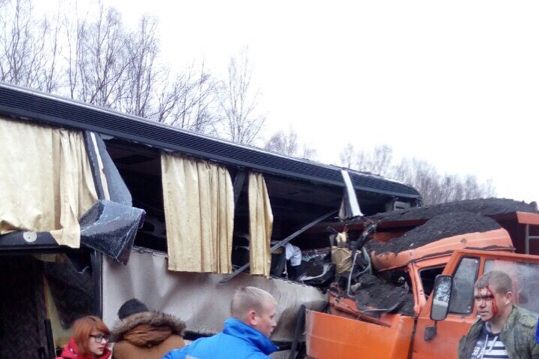 В Псковской области столкнулись «КамАЗ» и пассажирский автобус (ФОТО)