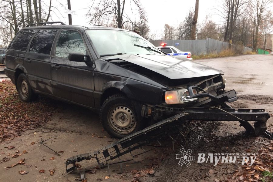 В Великих Луках, на ул. Заслонова, произошло ДТП с тремя автомобилями (ФОТО)