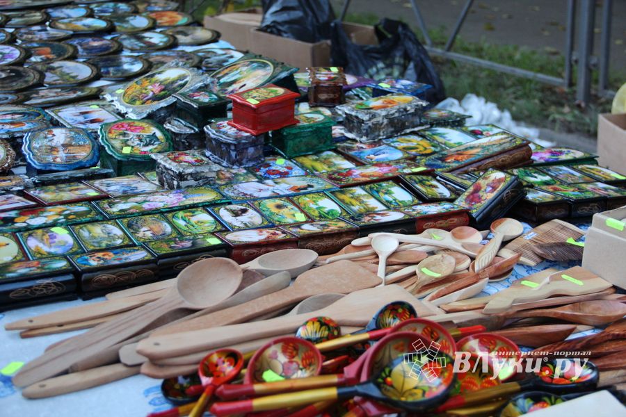 В Великих Луках прошла универсальная осенняя ярмарка (ФОТО)