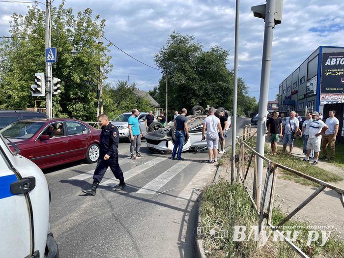 Серьёзное ДТП на перекрёстке Великих Лук (ФОТО)