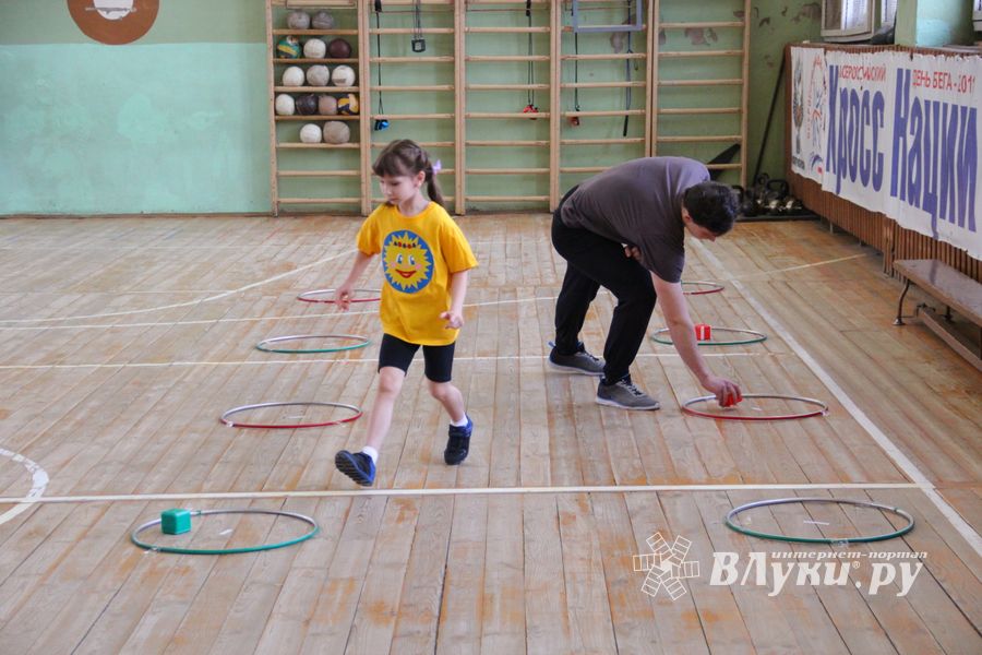 В Великих Луках проходят спортивные соревнования среди дошколят «Юные олимпионики» (ФОТО)