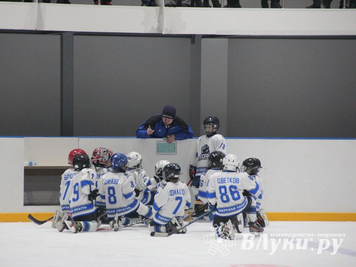 Детский турнир по хоккею прошел в Великих Луках (ФОТО)