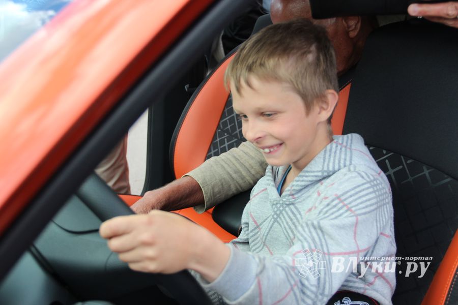 Презентация новой модели LADA Vesta Cross состоялась в Великих Луках (ФОТО)