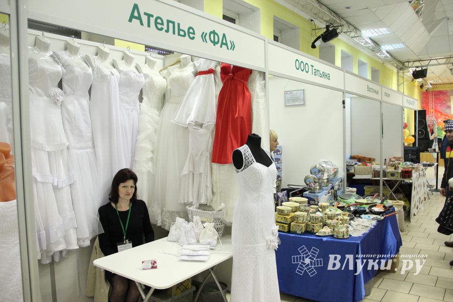 Шестая великолукская универсальная выставка открылась в Великих Луках (фото + видео)