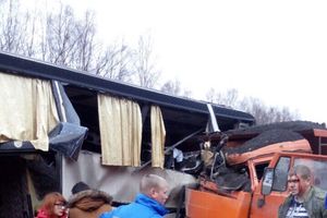 В Псковской области столкнулись «КамАЗ» и пассажирский автобус (ФОТО)