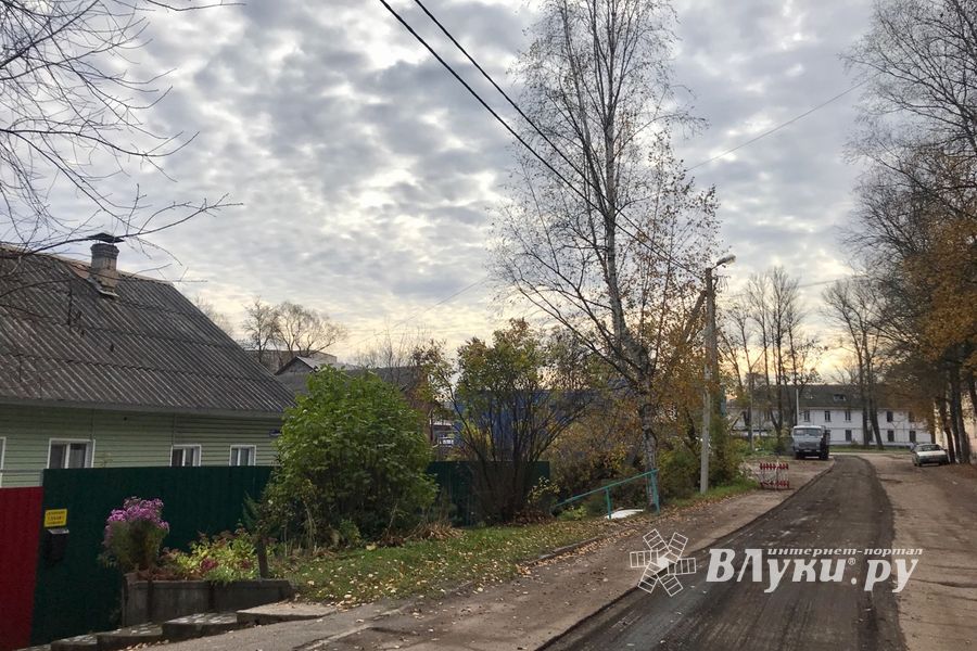 На улице Зенцовской потеряли асфальт (ФОТО)