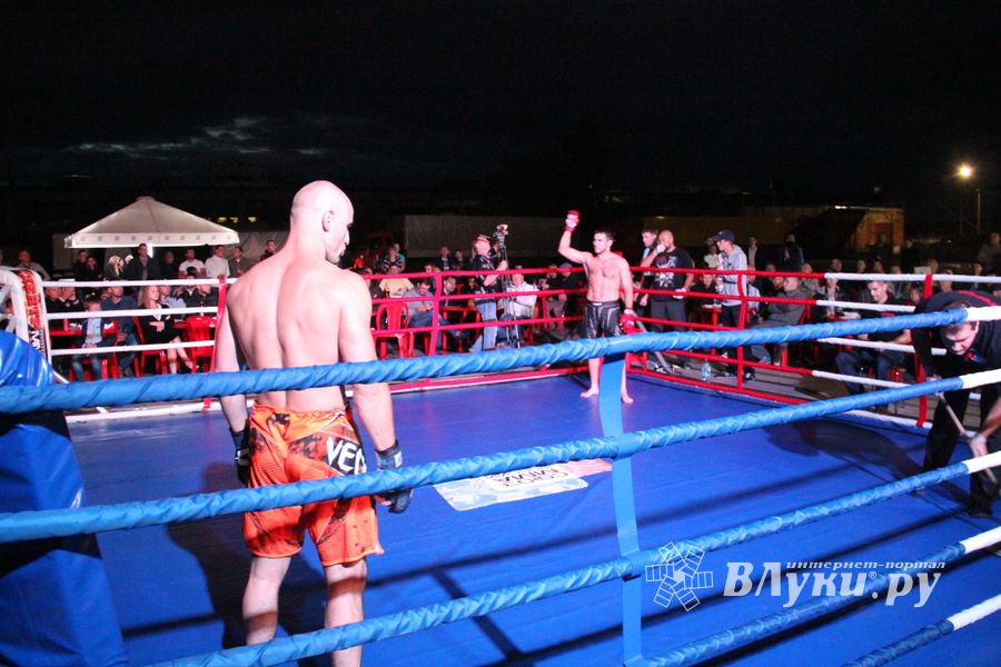 В Великих Луках прошли бои по смешанным боевым единоборствам ММА (фото)