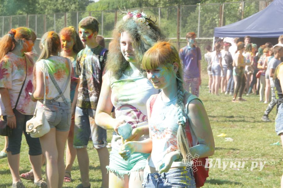 Яркие эмоции «ColorFest» в Великих Луках (ФОТО)