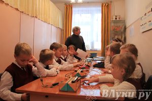 Великолукских лицеистов посвятили в «Маленькие мастера»