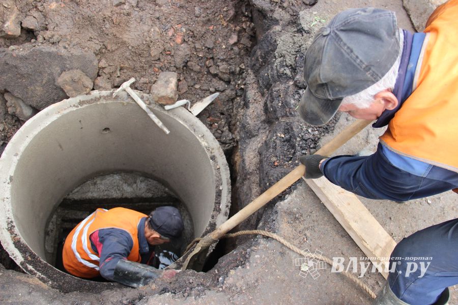 На проспекте Гагарина ремонтируют ливневую канализацию (ФОТО)