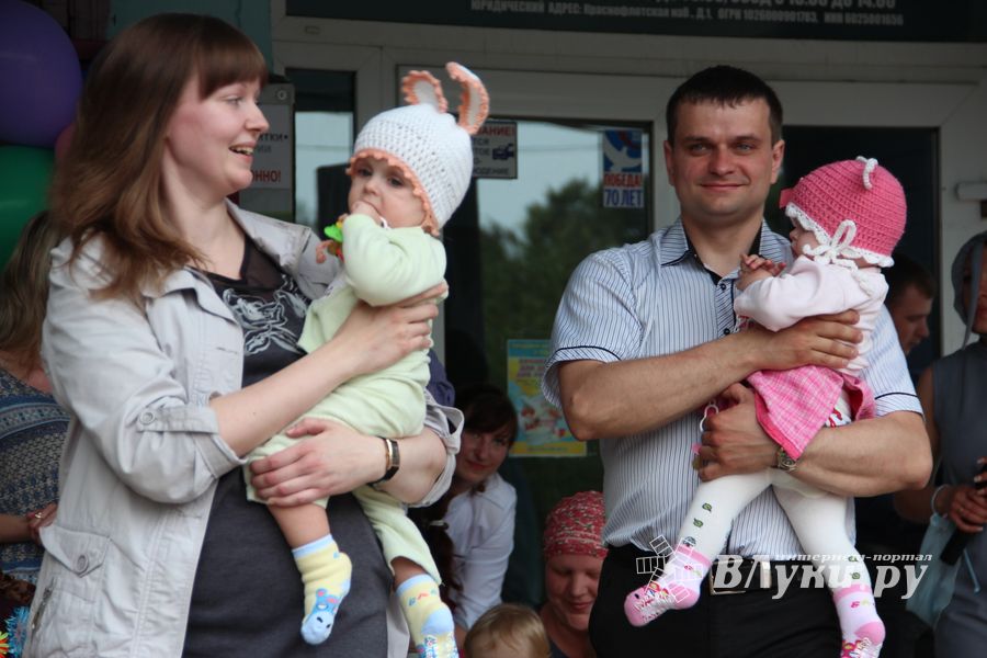 В Великих Луках чествовали близнецов (ФОТО)