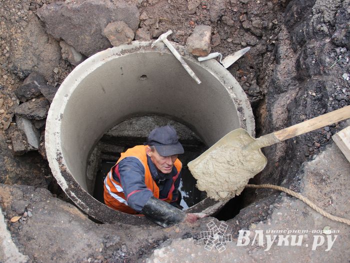 На проспекте Гагарина ремонтируют ливневую канализацию (ФОТО)