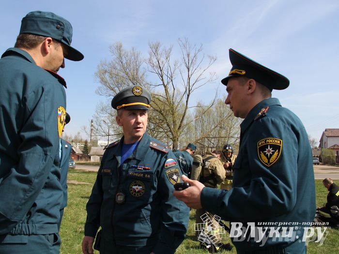 В Великих Луках прошли соревнования пожарных расчетов