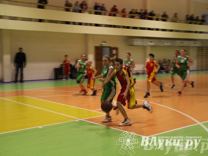 Интересный баскетбольный матч прошел в Великих Луках (фото)