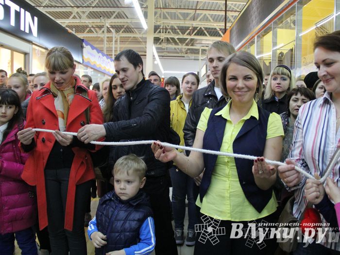 В ТЦ «Апельсин» прошла весенняя ночь распродаж