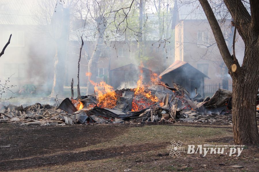На пожаре в пр. Нелидовском ликвидировали открытое горение (ФОТО)