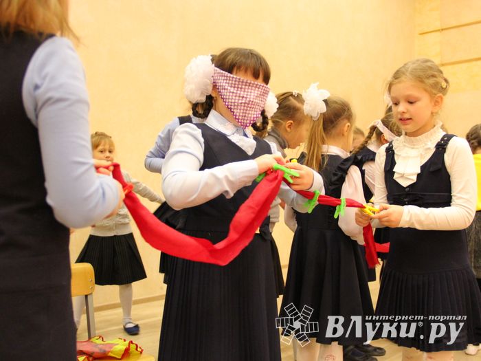 В школе №13 прошёл конкурс «А ну-ка, девочки!» (ФОТО)