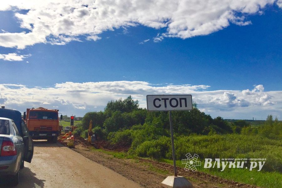 Фотофакт: Федеральную трассу М9 ремонтируют