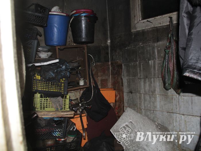 Фоторепортаж: пожар на Зверева в Великих Луках (ФОТО 18+)