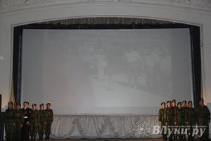 Музыкальный урок памяти прошел в ДК имени Ленина в Великих Луках (фото)