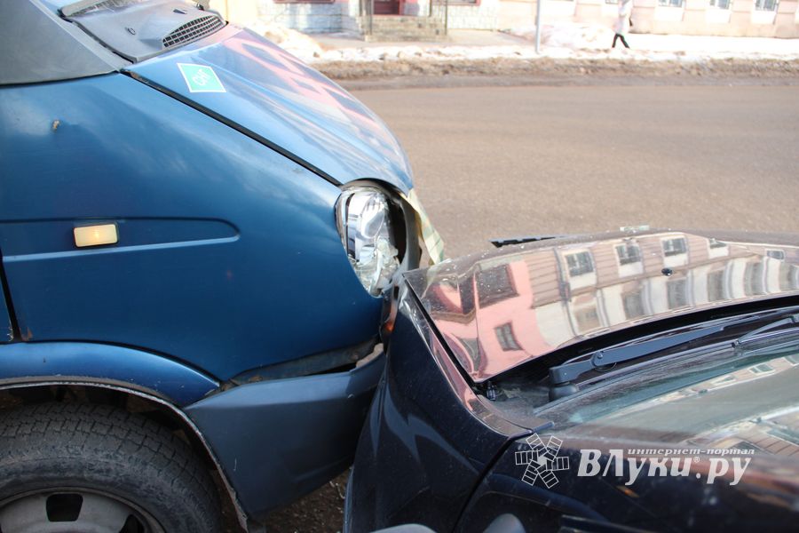 На ул. К.Либкнехта столкнулись «Лада» и «ГАЗель» (ФОТО)
