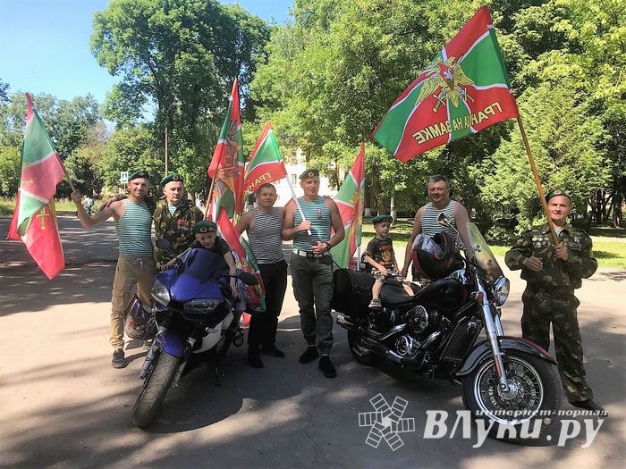 «Злёные береты» в Великих Луках отмечают 100-летие Пограничной службы (ФОТО)