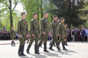 Парад Победы в Великих Луках (фото)