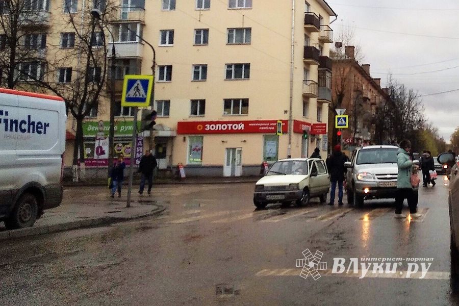 В Великих Луках произошло ДТП (ФОТО)