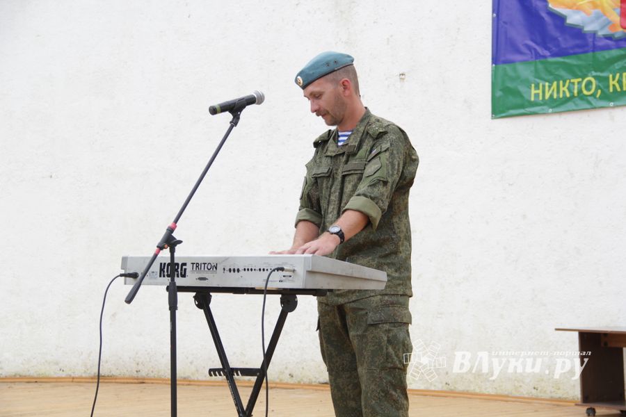 В Великих Луках отмечают День ВДВ (ФОТО)