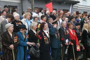 В Великих Луках прошел Военный парад
