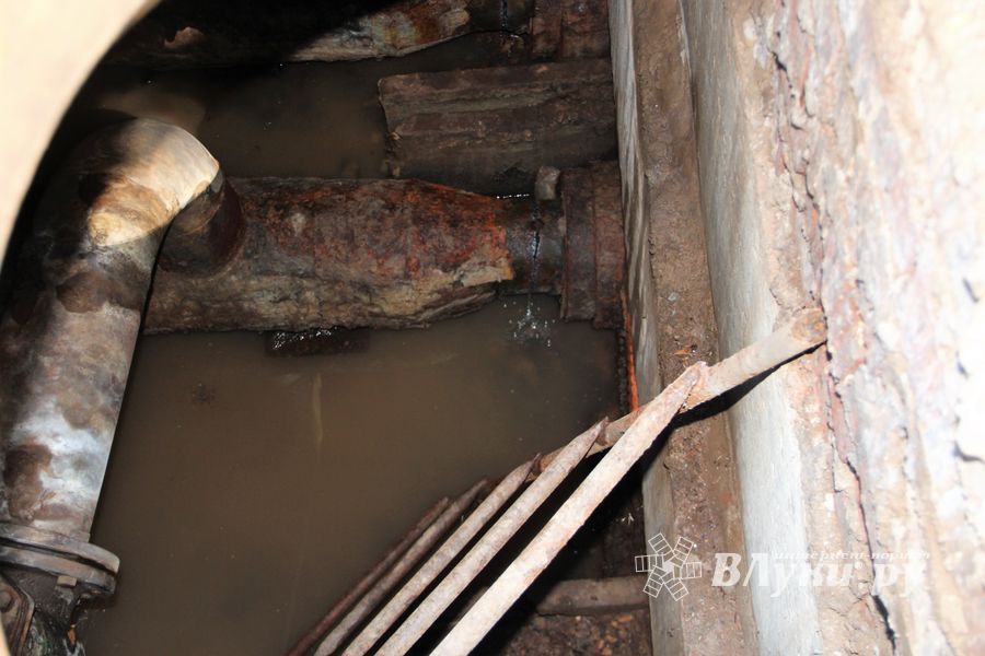 Не выдержала испытания: на Нелидовской ремонтируют теплотрассу (ФОТО)