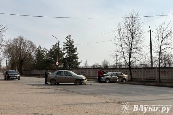 В Великих Луках произошло ДТП (ФОТО)