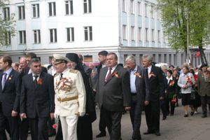 В Великих Луках прошел Военный парад
