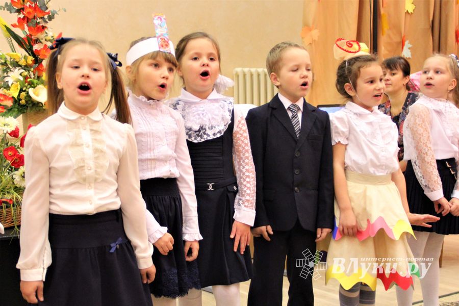 Зачем самых младших учеников 13-й школы испачкали мелом (ФОТО)