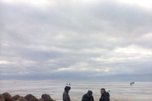 23 рыбака-любителя оказались отрезанными от берега (фото)