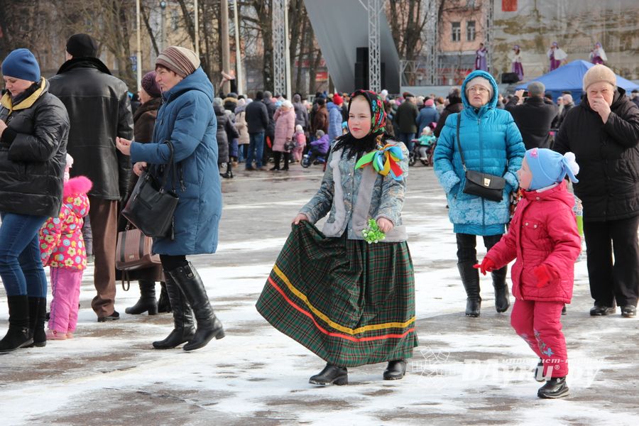 Масленичные гуляния прошли в Великих Луках (ФОТО)