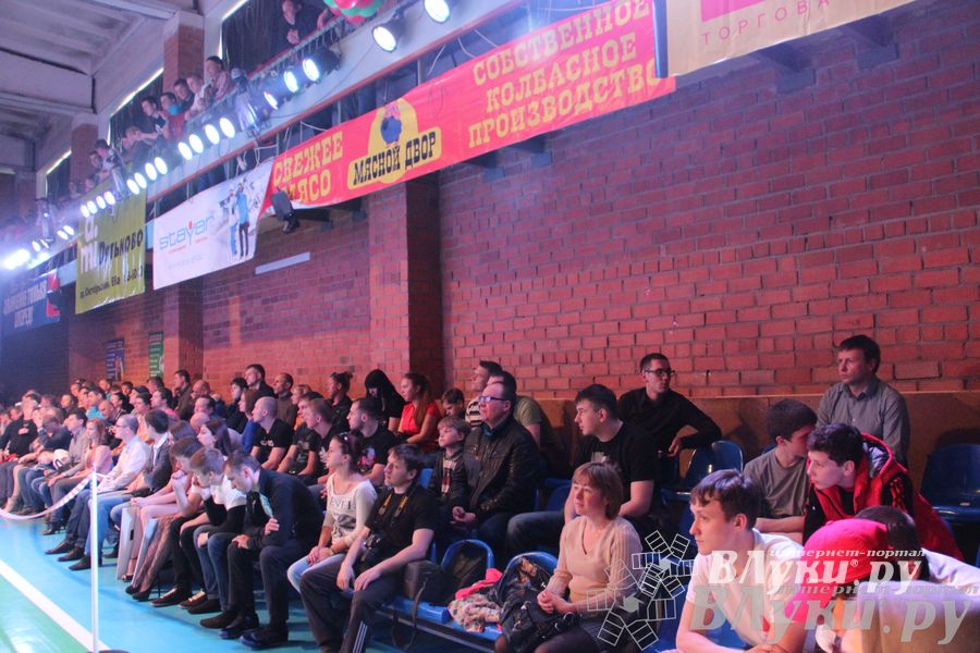 В Великих Луках состоялась матчевая встреча по боксу