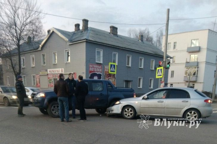 В Великих Луках произошло ДТП (ФОТО)