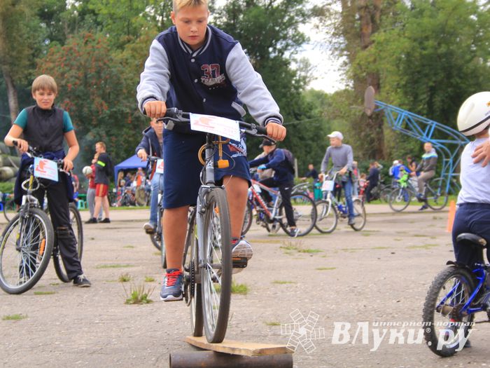В Великих Луках прошёл Велопарад (ФОТО)