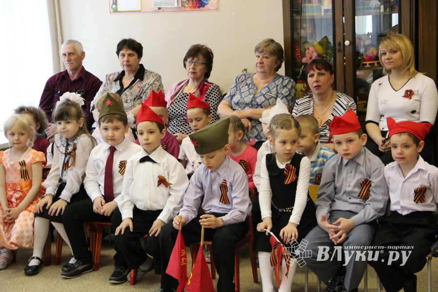 Юные великолучане отметили День победы (ФОТО)