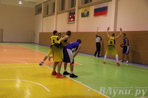В Великих Луках проходят игры Чемпионата АСБ (фото)