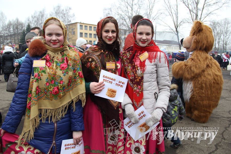 Гуляния широкой великолукской Масленицы